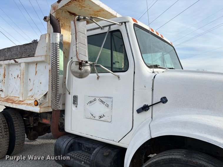 image for item EV3325 1990 International 4900 dump truck