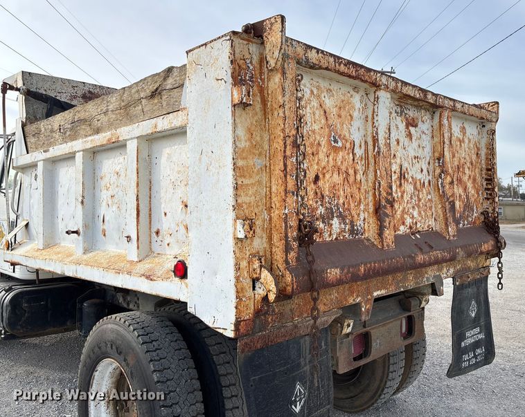 image for item EV3325 1990 International 4900 dump truck