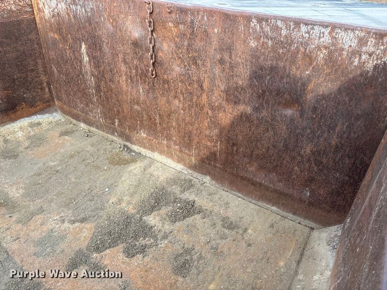 image for item EV3325 1990 International 4900 dump truck