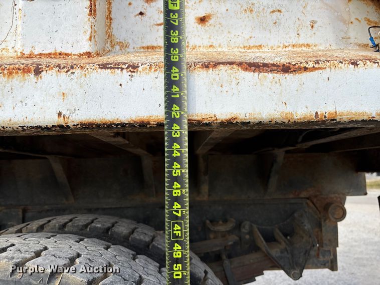 image for item EV3325 1990 International 4900 dump truck