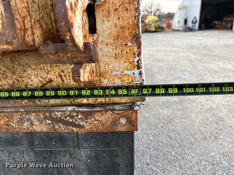 image for item EV3325 1990 International 4900 dump truck