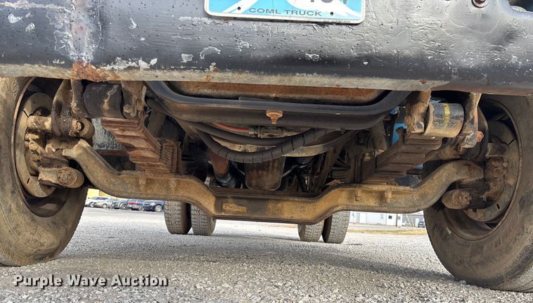 image for item EV3325 1990 International 4900 dump truck