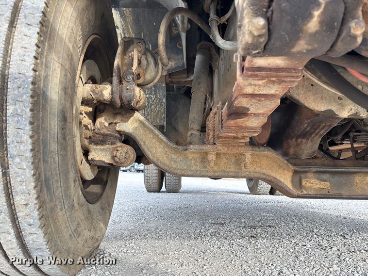 image for item EV3325 1990 International 4900 dump truck