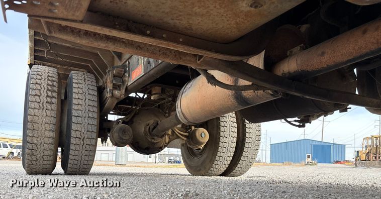 image for item EV3325 1990 International 4900 dump truck