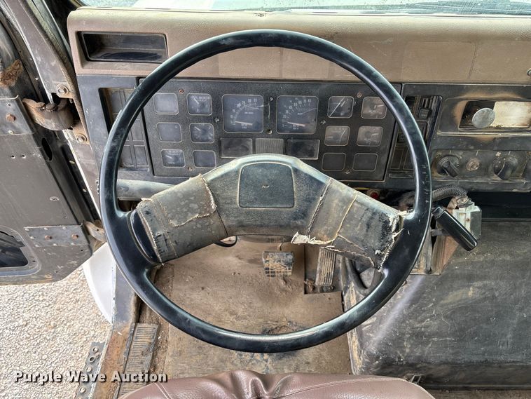 image for item EV3325 1990 International 4900 dump truck