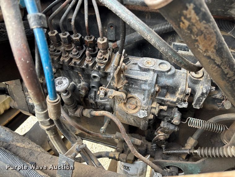 image for item EV3325 1990 International 4900 dump truck