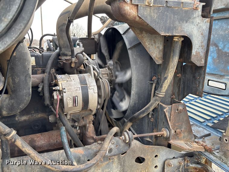 image for item EV3325 1990 International 4900 dump truck