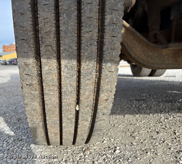 image for item EV3325 1990 International 4900 dump truck