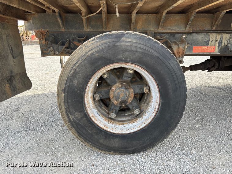 image for item EV3325 1990 International 4900 dump truck