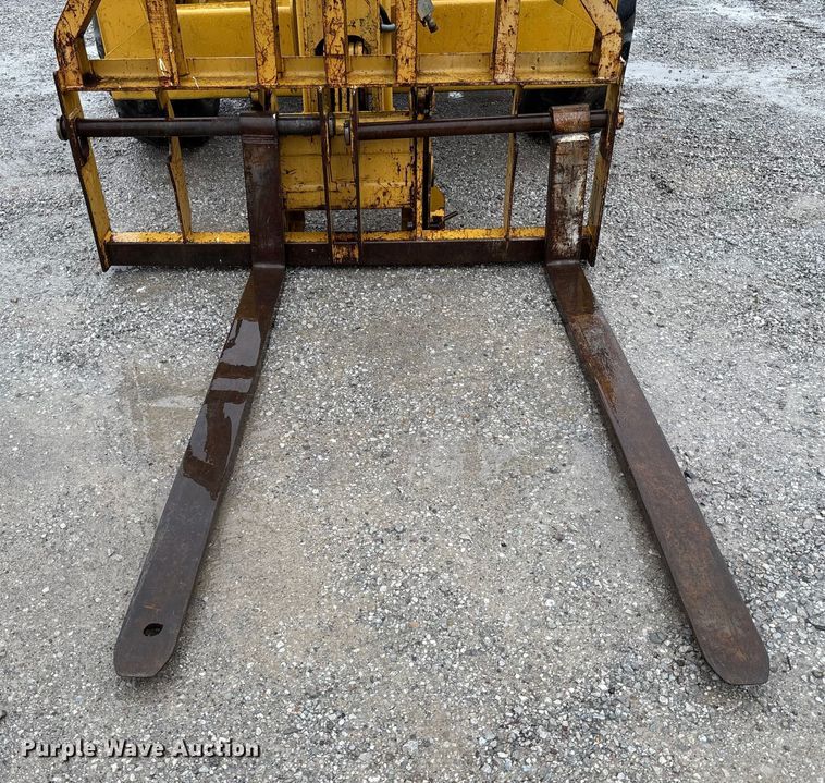 image for item EV3332 1998 Caterpillar TH103 Telehandler