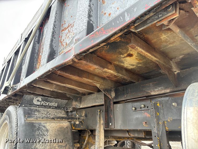 image for item EV3358 1991 Kenworth T800 dump truck