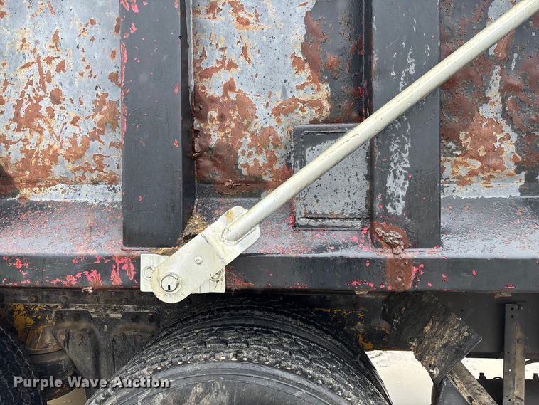 image for item EV3358 1991 Kenworth T800 dump truck