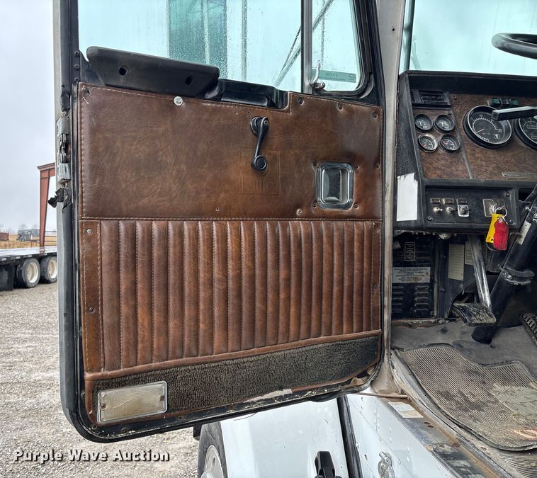 image for item EV3358 1991 Kenworth T800 dump truck