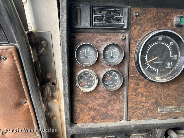 image for item EV3358 1991 Kenworth T800 dump truck