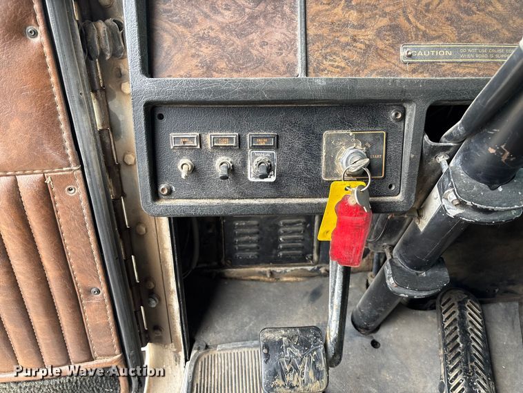 image for item EV3358 1991 Kenworth T800 dump truck