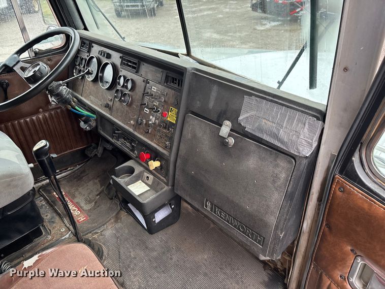 image for item EV3358 1991 Kenworth T800 dump truck