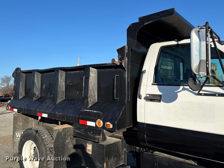image for item EV3390 1994 Chevrolet Kodiak C6500 dump truck