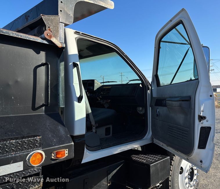image for item EV3390 1994 Chevrolet Kodiak C6500 dump truck