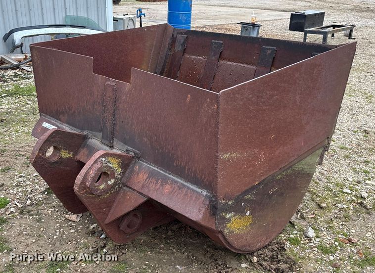 image for item EV3410 Excavator bucket