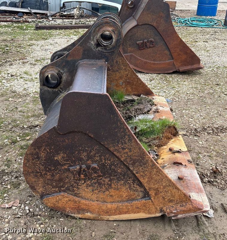 image for item EV3417 Tag Doosan DX225 excavator bucket