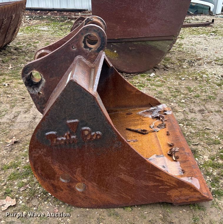 image for item EV3418 Tooth Pro 13FB48 excavator bucket