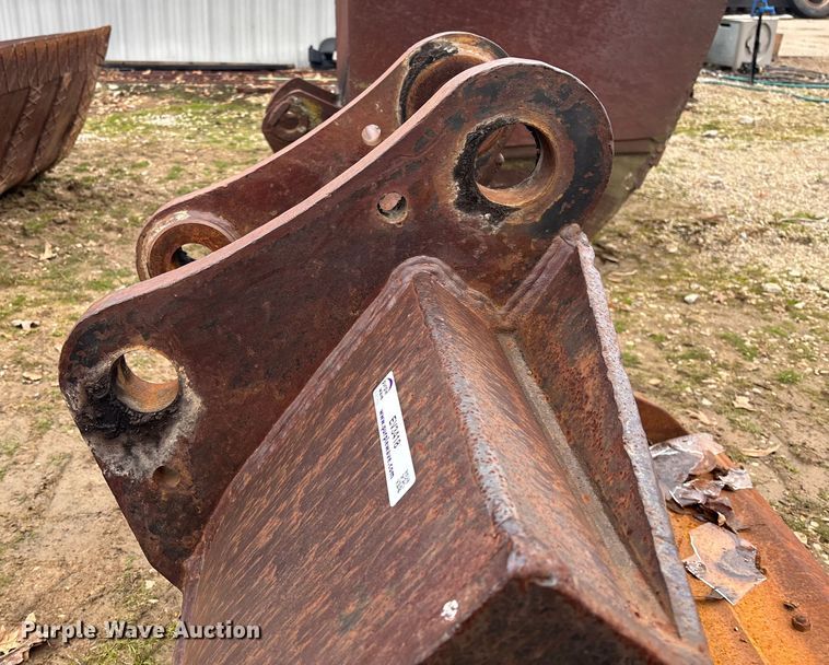 image for item EV3418 Tooth Pro 13FB48 excavator bucket