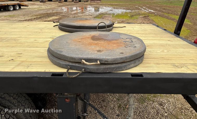 image for item EV3438 1992 Peterbilt 357 crane truck