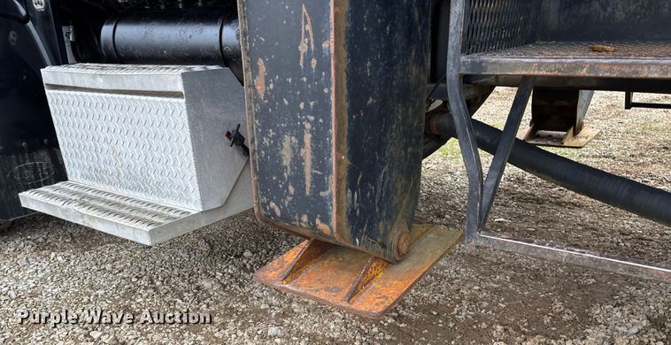 image for item EV3438 1992 Peterbilt 357 crane truck