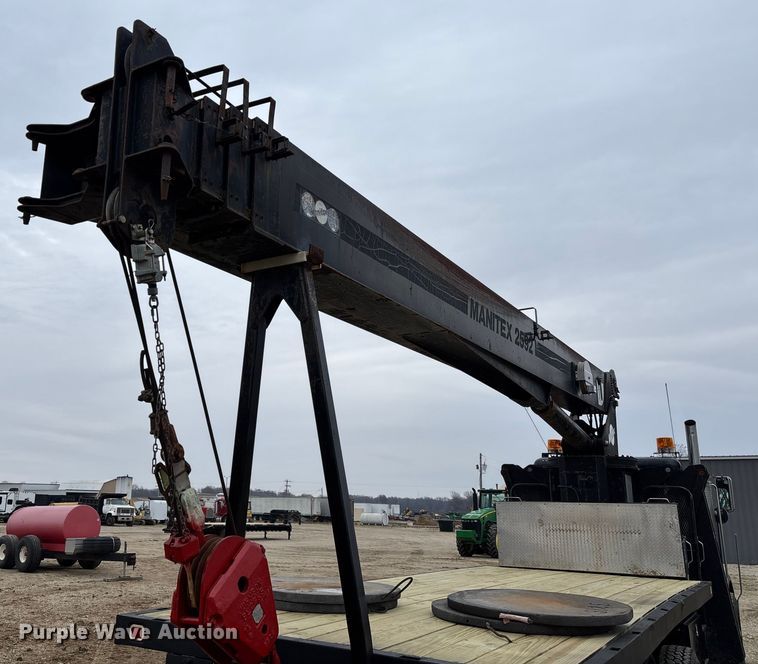 image for item EV3438 1992 Peterbilt 357 crane truck