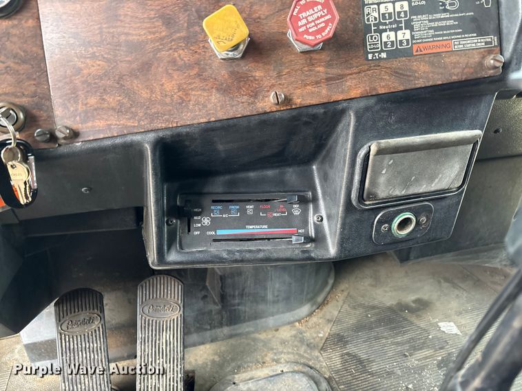 image for item EV3438 1992 Peterbilt 357 crane truck