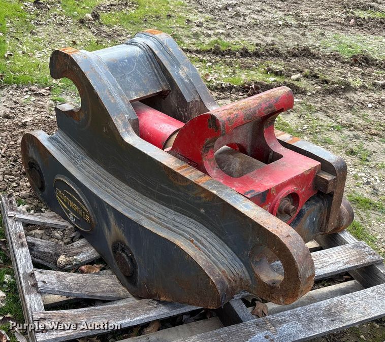 image for item EV3439 2019 Strickland PC290 quick coupler