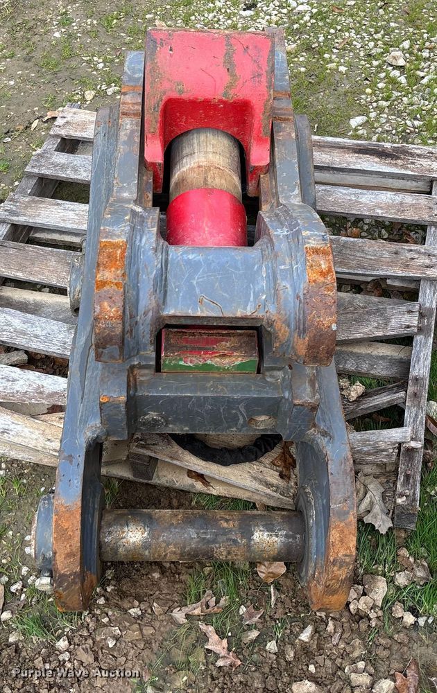 image for item EV3439 2019 Strickland PC290 quick coupler