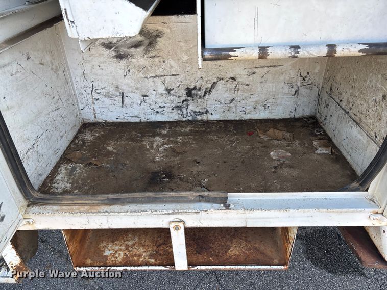 image for item EV3462 1998 GMC C7 digger derrick truck