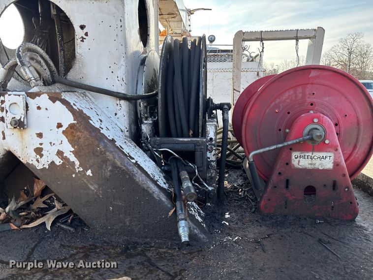 image for item EV3462 1998 GMC C7 digger derrick truck