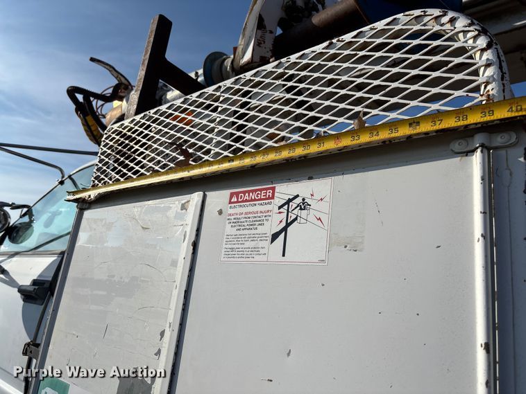 image for item EV3462 1998 GMC C7 digger derrick truck