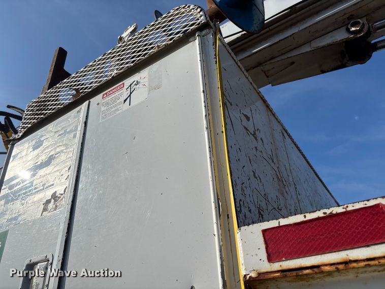 image for item EV3462 1998 GMC C7 digger derrick truck