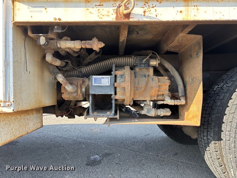 image for item EV3462 1998 GMC C7 digger derrick truck