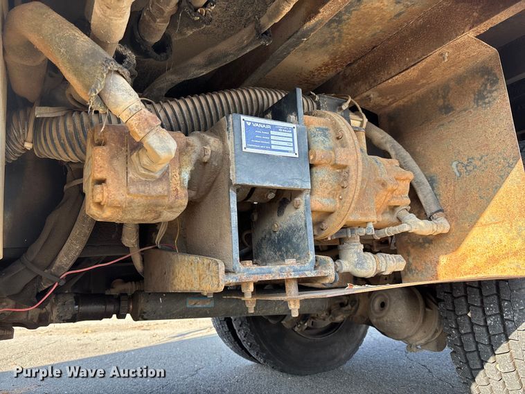 image for item EV3462 1998 GMC C7 digger derrick truck