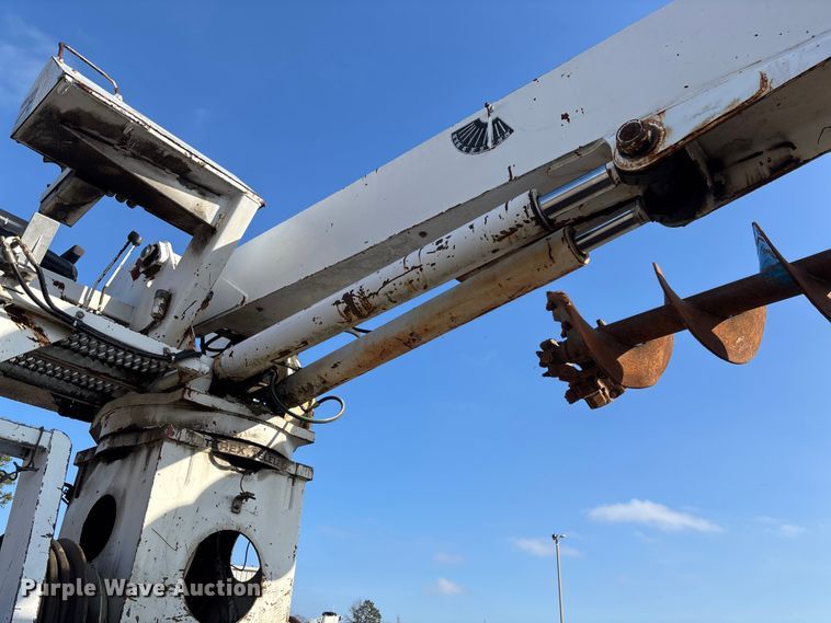 image for item EV3462 1998 GMC C7 digger derrick truck