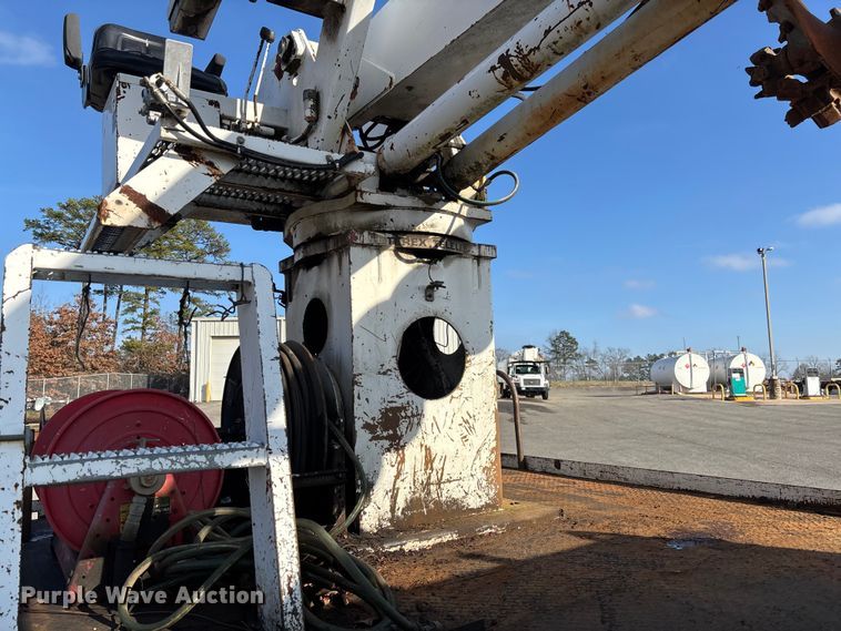 image for item EV3462 1998 GMC C7 digger derrick truck