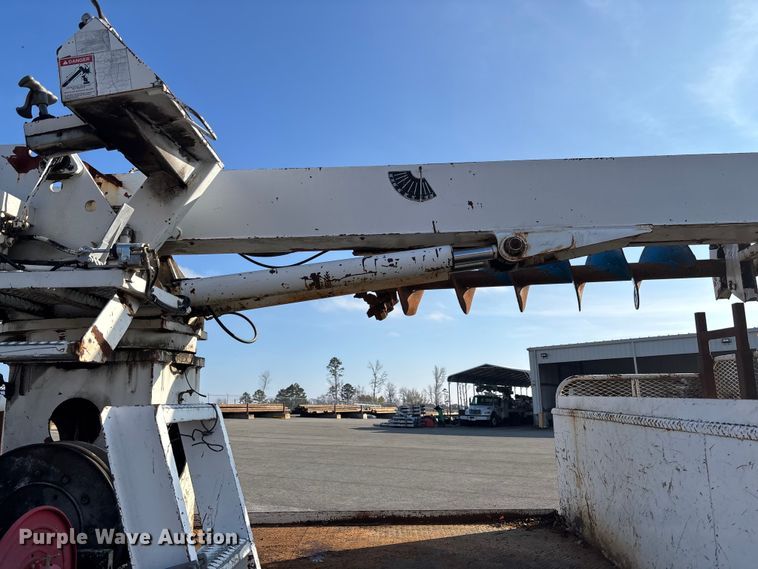 image for item EV3462 1998 GMC C7 digger derrick truck