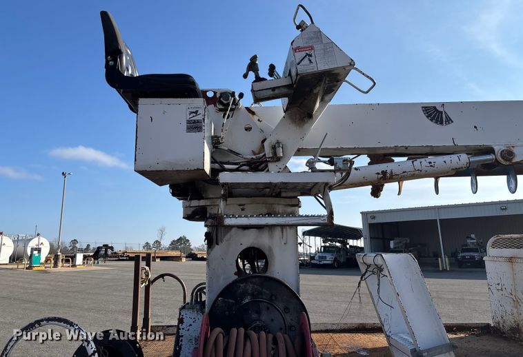 image for item EV3462 1998 GMC C7 digger derrick truck