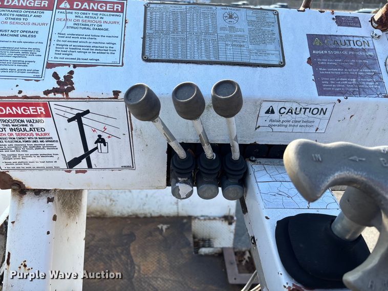 image for item EV3462 1998 GMC C7 digger derrick truck