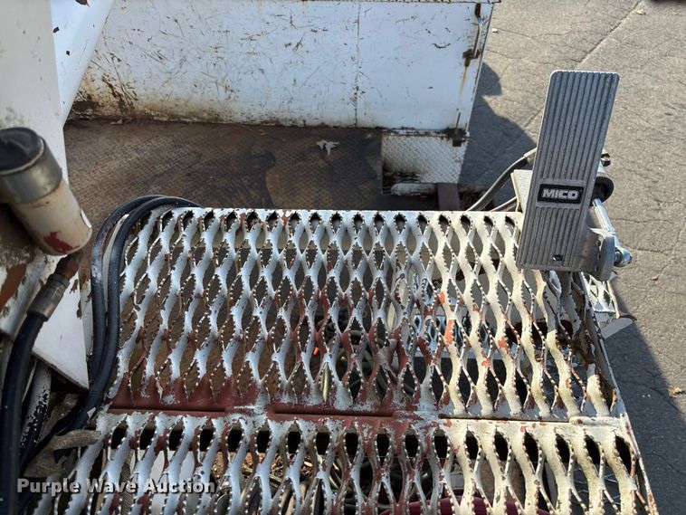 image for item EV3462 1998 GMC C7 digger derrick truck