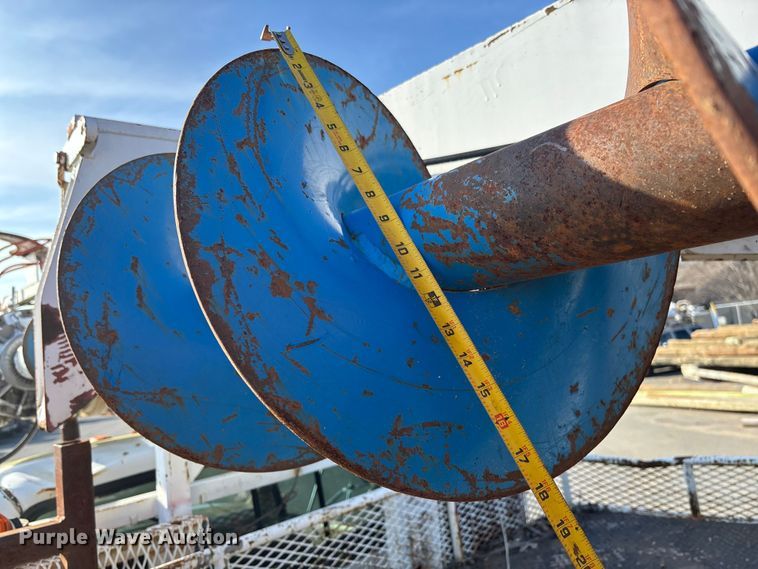 image for item EV3462 1998 GMC C7 digger derrick truck