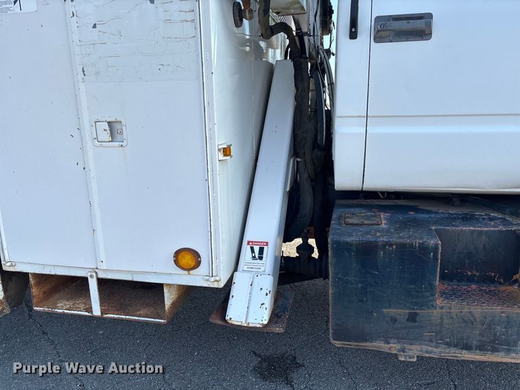 image for item EV3462 1998 GMC C7 digger derrick truck