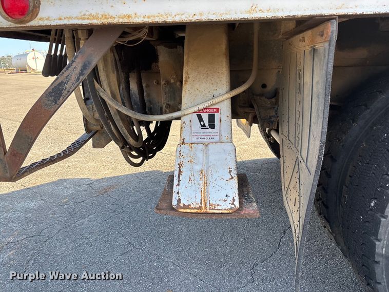 image for item EV3462 1998 GMC C7 digger derrick truck