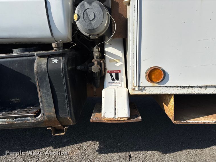 image for item EV3462 1998 GMC C7 digger derrick truck