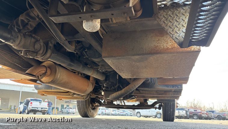 image for item EV3462 1998 GMC C7 digger derrick truck