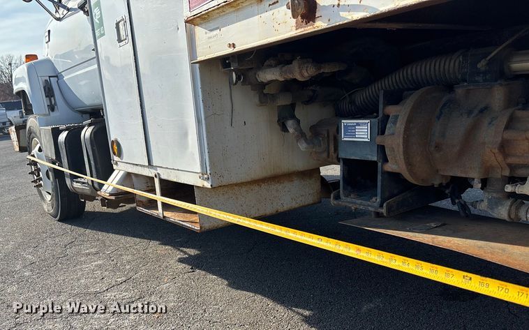 image for item EV3462 1998 GMC C7 digger derrick truck